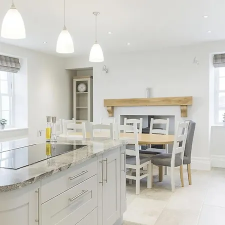 7-bed Manor - Contractors & Group *