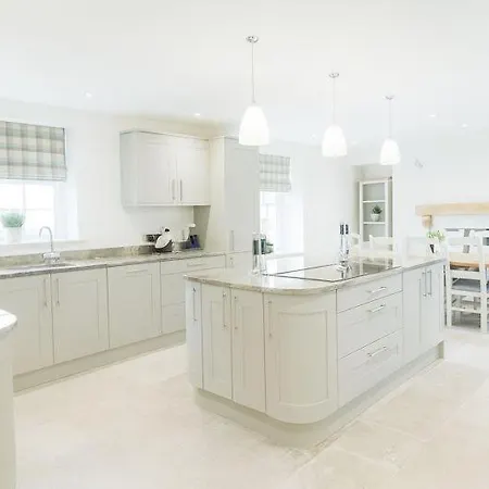7-bed Manor - Contractors & Group * Penrith