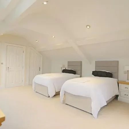 7-bed Manor - Contractors & Group *